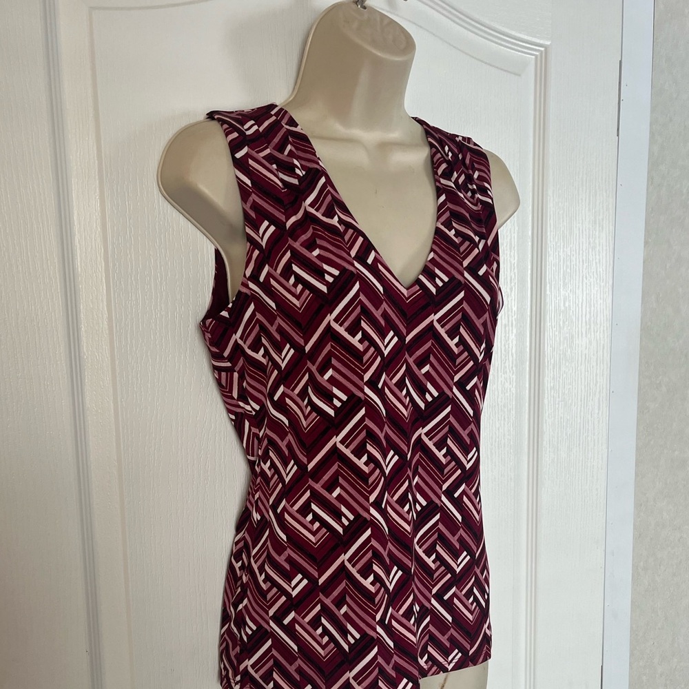 WHBM Geographic Chevron Print Sleeveless Blouse - Size XS - NWT! - Picture 4 of 8